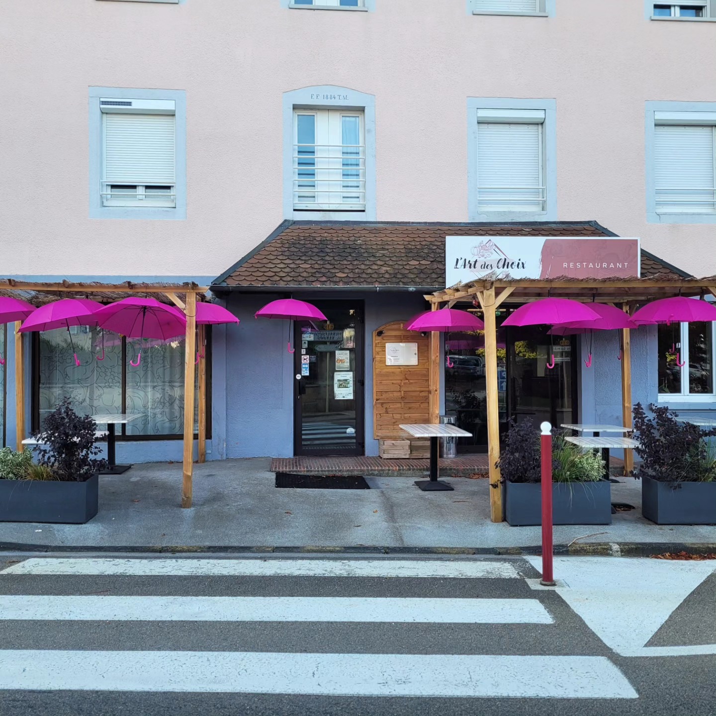 385054159_292708210190250_7038927445031315785_n Photo de la terrasse du restaurant